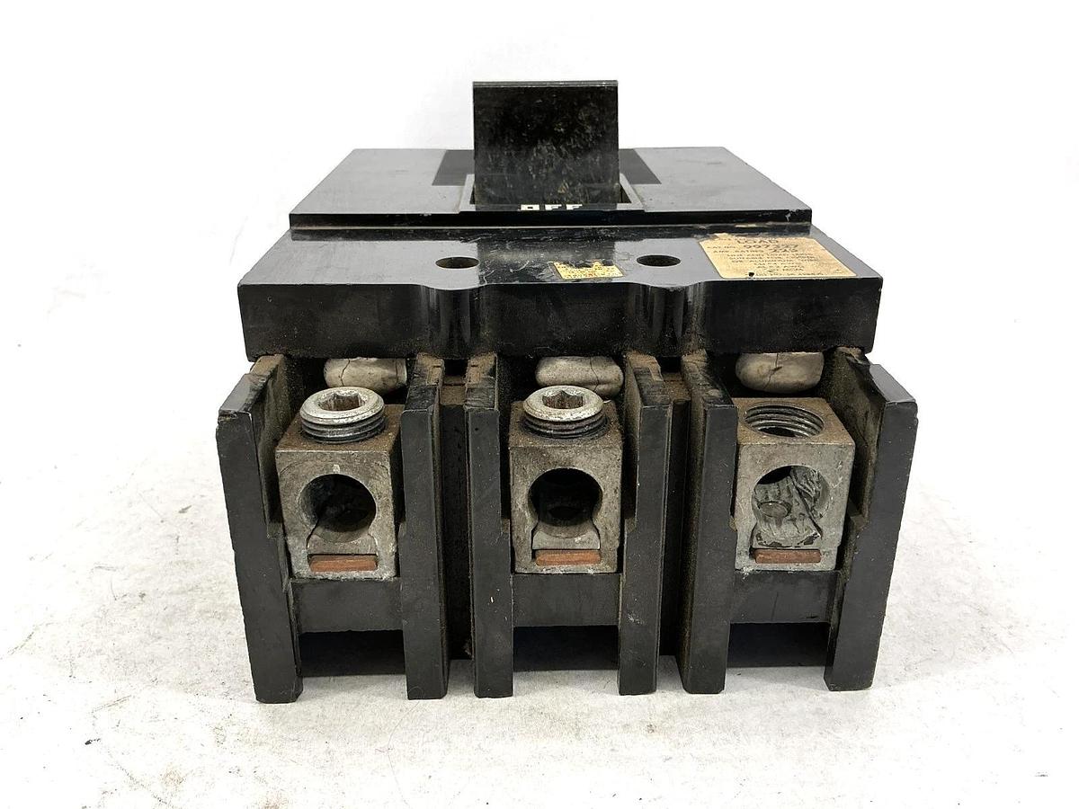 Used Square D 997327 Circuit Breaker Molded Case 3-Pole 3-Phase 225A 600VAC