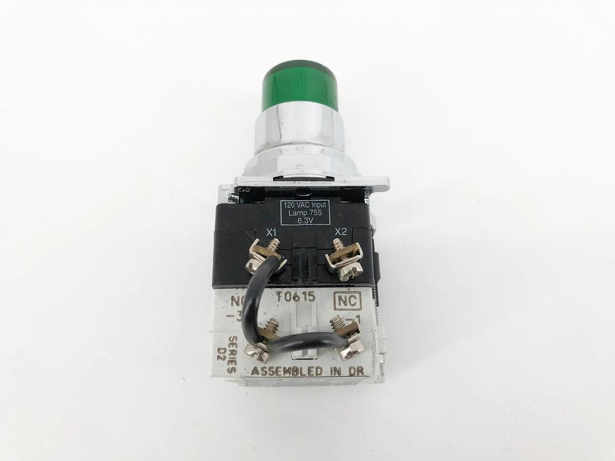 New Cutler Hammer 10250T/9100T/E34 Green Illuminated Pushbutton 120VAC - No Box