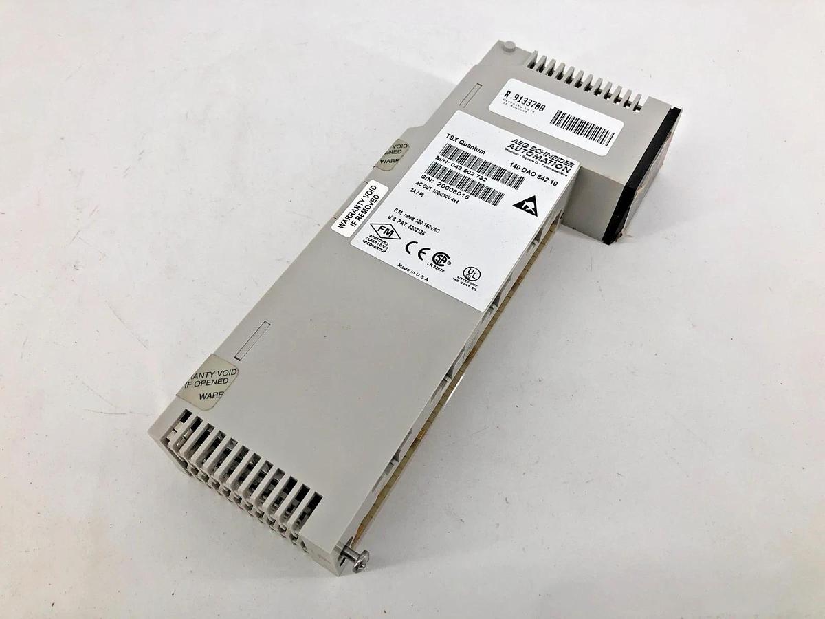 New Schneider Automation 140DAO84210 Output Module 100-230VAC 4x4 Modicon