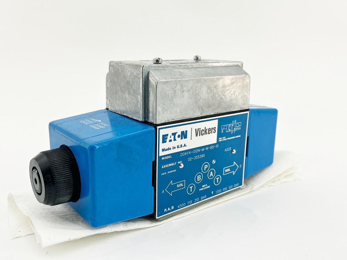 New Eaton Vickers DG4V4-012N-M-W-B5-10 Solenoid Valve 02-355395 - No Box