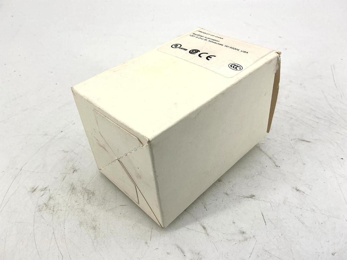 New Allen Bradley 800T-B2D2 Ser T Momentary Push Button 30mm Black 1NC