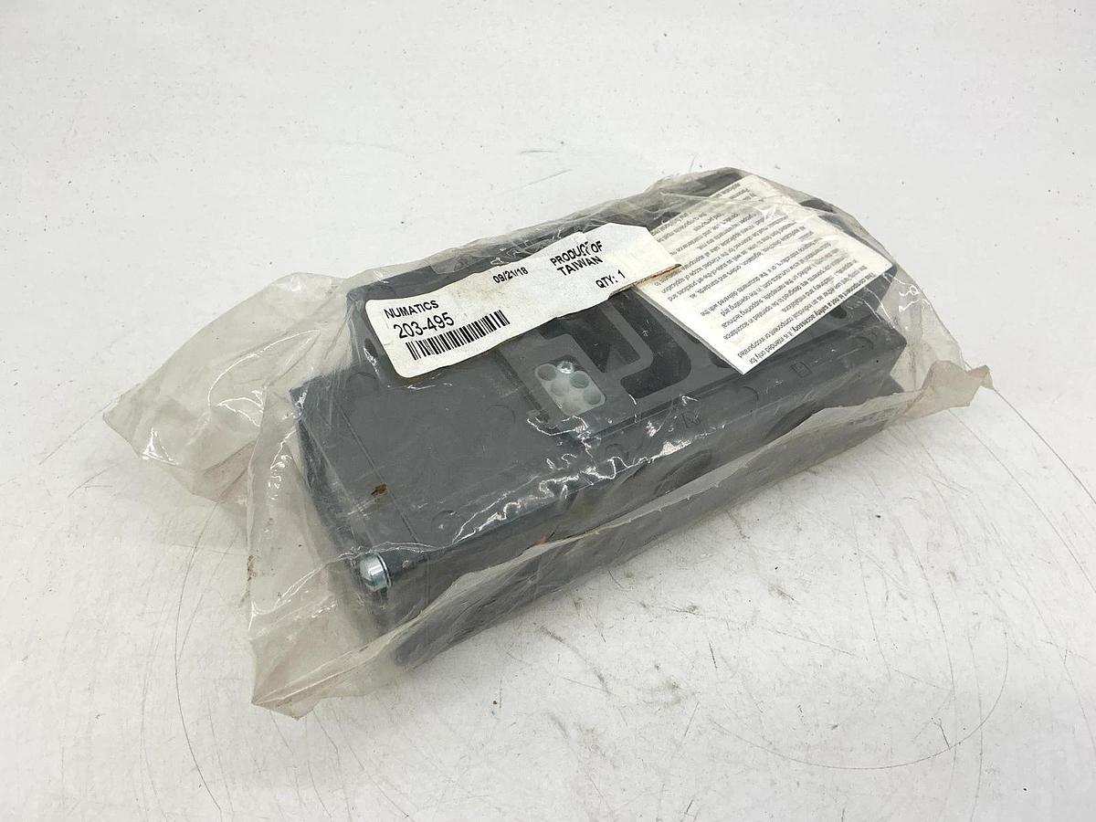 New Numatics 203-495 Pneumatic/Sub Base 1 Station Side Port 1/2" NPTF 203495