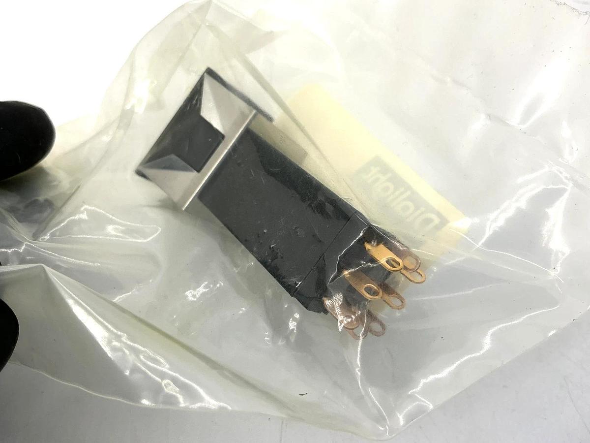 New Dialight 554-2231-311 Panel Mount Pushbutton Switch 8-Pin 1A 125VAC