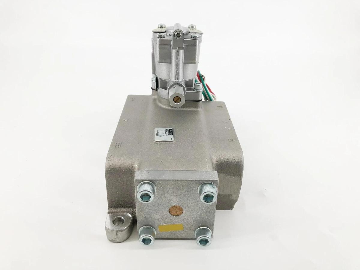 New Parker L7058360249 Solenoid Air Control Valve 24VDC 1" 2-Pos. K025303549