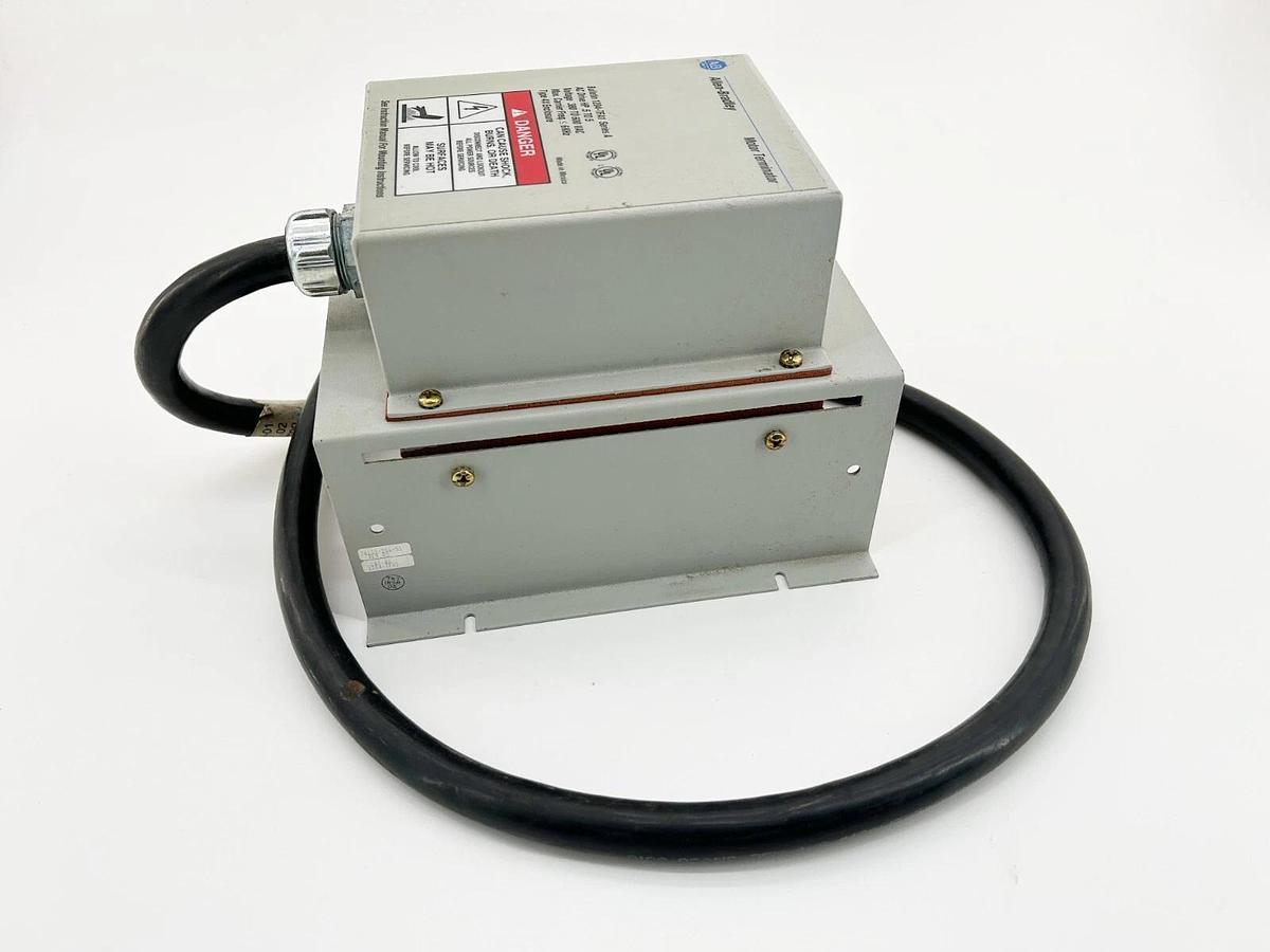 New Allen Bradley 1204-TFA1 Motor Terminator 5Hp 600V 2KHZ Panelmount