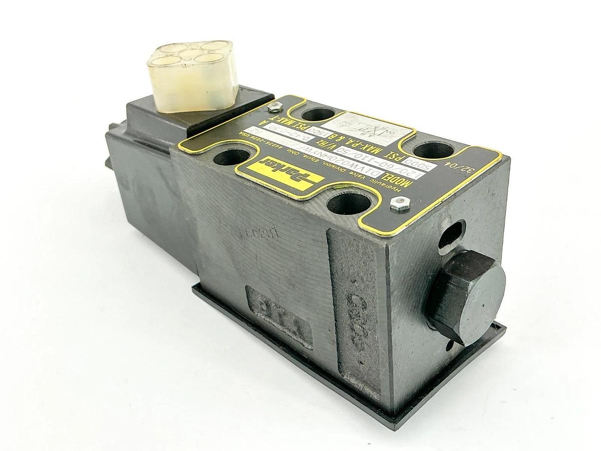 New Parker D1VW020HNYWF 82 Solenoid Valve 110/120V 50/60Hz .50A 5000PSI - No Box
