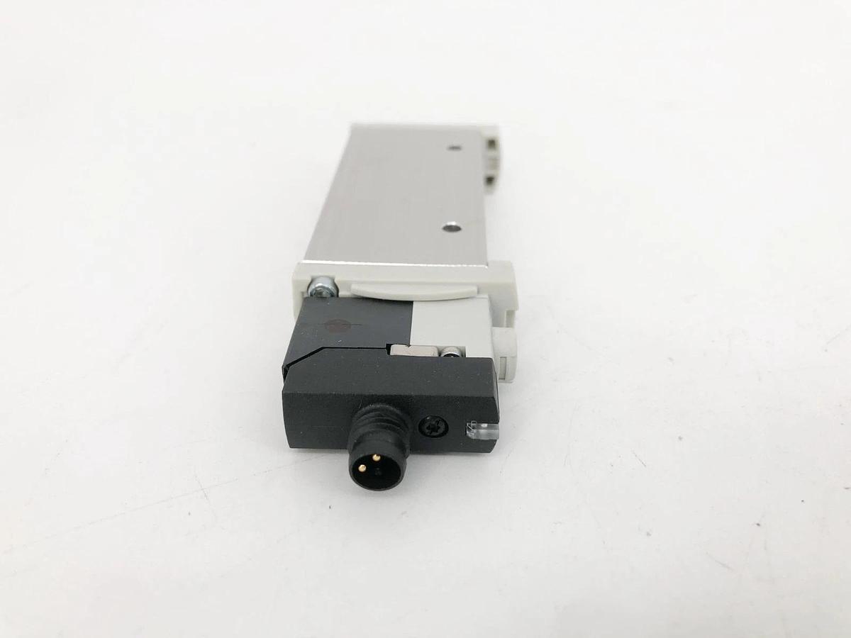 New Festo VUVG-L14-M52-AT-G18-1P3 Solenoid Valve 24VDC 574229 - No Box