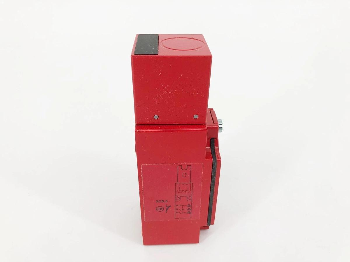 New Telemecanique XCSA502 Safety Limit Switch 500V AC15 240V 3A 071889