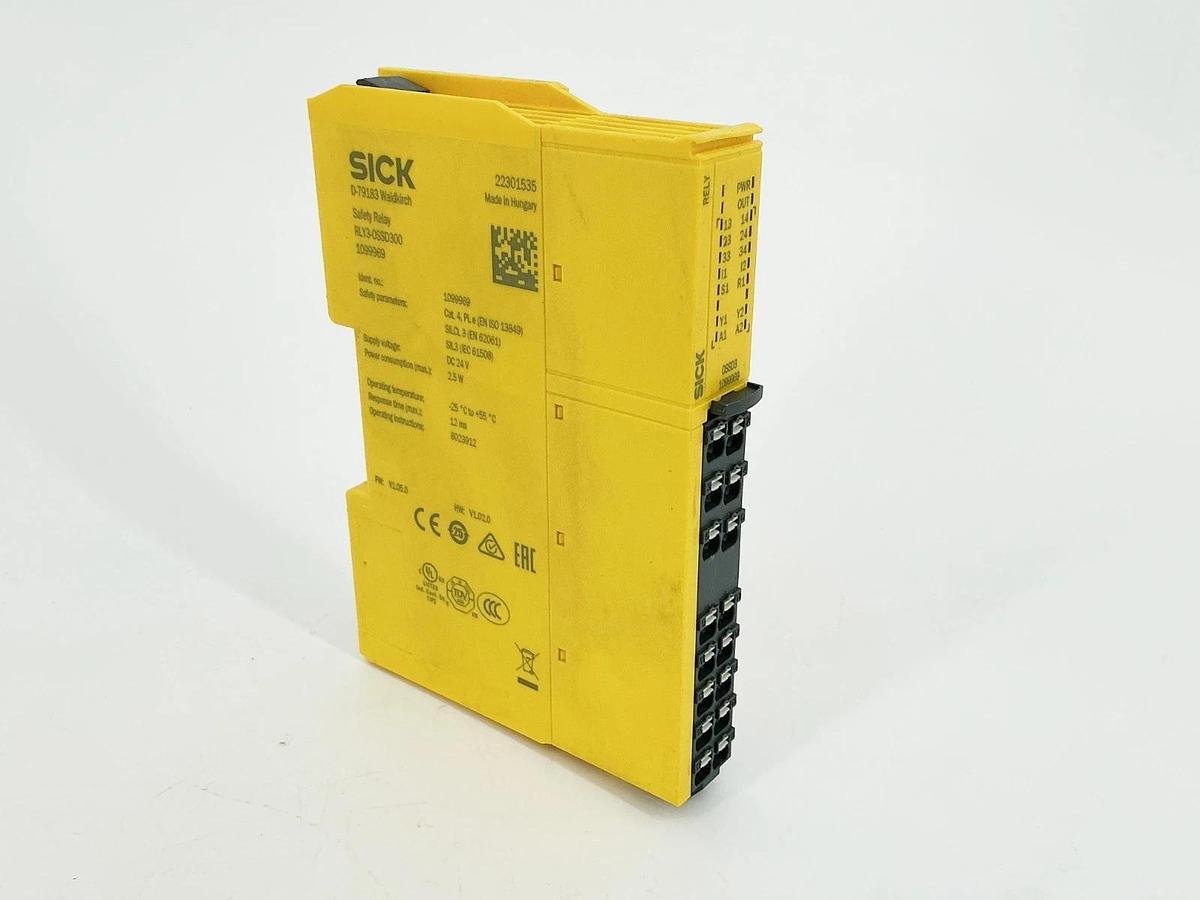 New Sick RLY3-OSSD300 Safety Relay Module 24V 2.5W 1099969