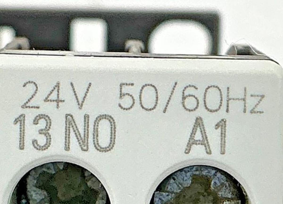 Used Siemens 3RT1015-1AB01 Contactor 3-Phase 7A 600VAC Coil: 24V 50/60HZ