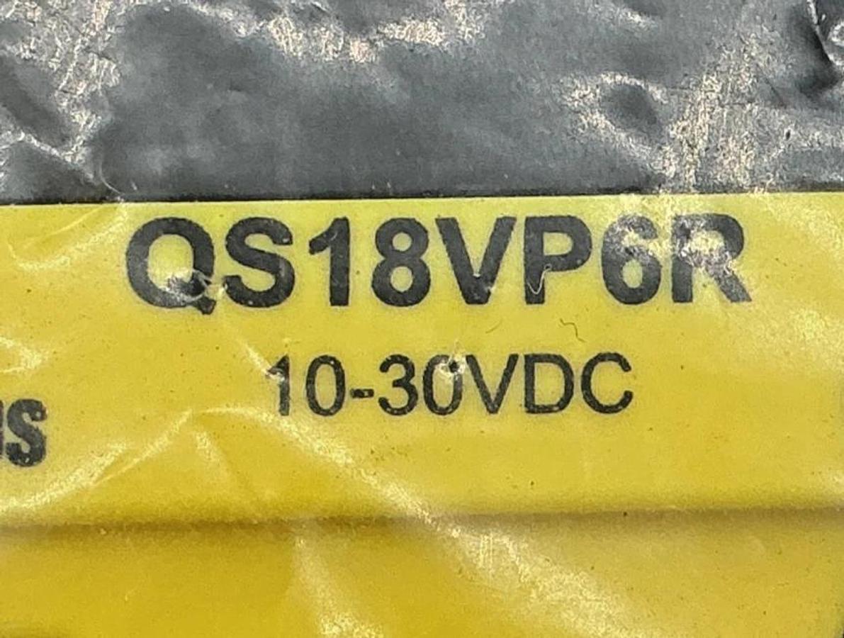 New Banner Engineering QS18VP6R Photoelectric Sensor 4-Wire 10-30VDC 61624