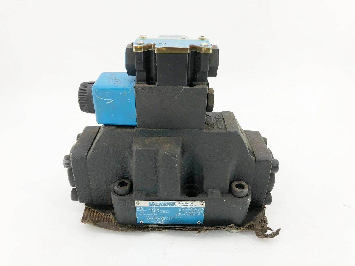 Used Vickers DG5S-8-2A-M-FW-B5-30 Solenoid Valve w/ DG4V-3S-2A-M-FW-B5-60