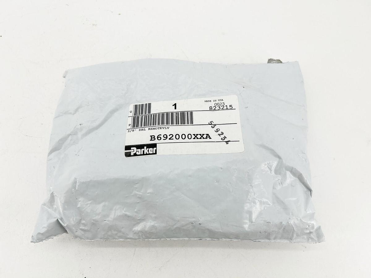 New Parker B692000XXA Air Control Remote Pilot Valve 3 Pistion 3/8" W/Packaging