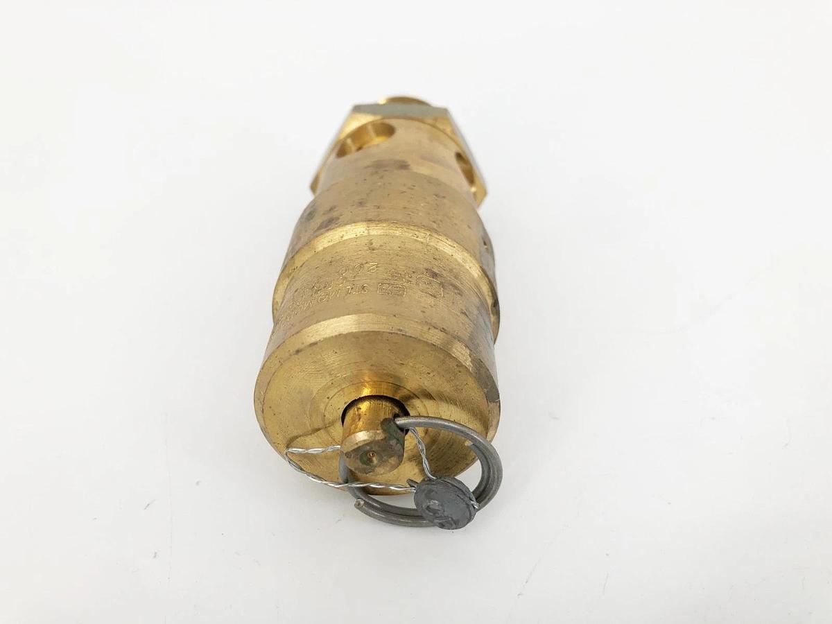 New Control Devices SW10 Soft Seat Safety Valve 1" NPT 200psi 1624 CFM - No Box