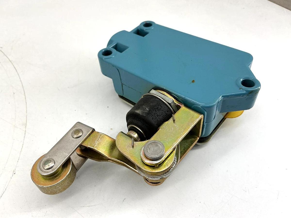 New Honeywell Micro Switch BAF1-2RN28-RH Limit Switch Roller Arm 20A 480VAC