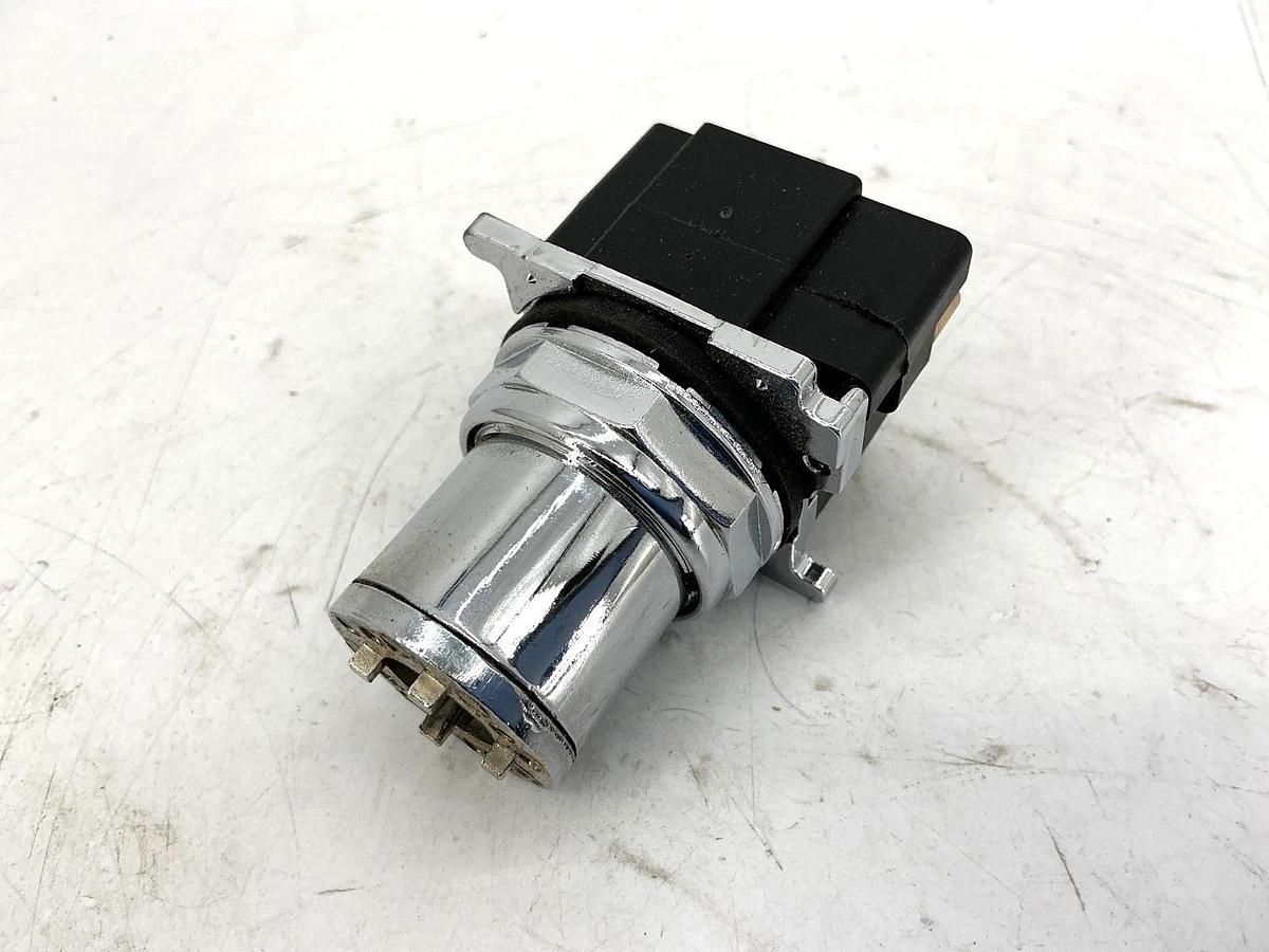 New Eaton Cutler-Hammer 10250T5971 Ser A4 Illum. Selector Switch 2P Maint 120V