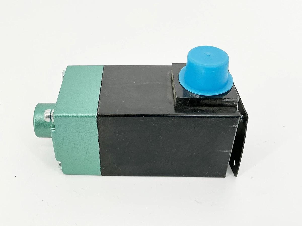 New Numatics 225-266B Solenoid Coil 24VDC 6W