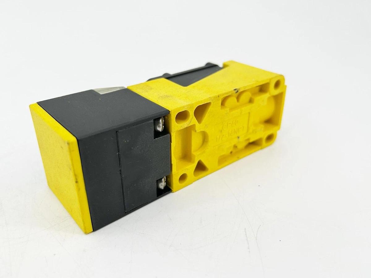 New Turck NI20-CP40-FZ3X2/S10 Sensor 20MM Range 40MM 300VDC - No Box