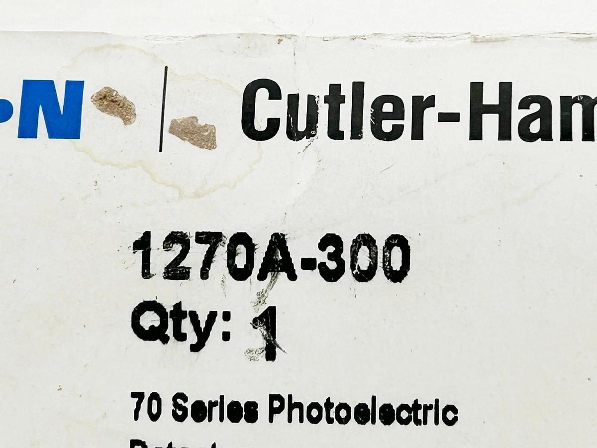 New Cutler Hammer 1270A-300 Photoelectric Sensor 9' Series 70