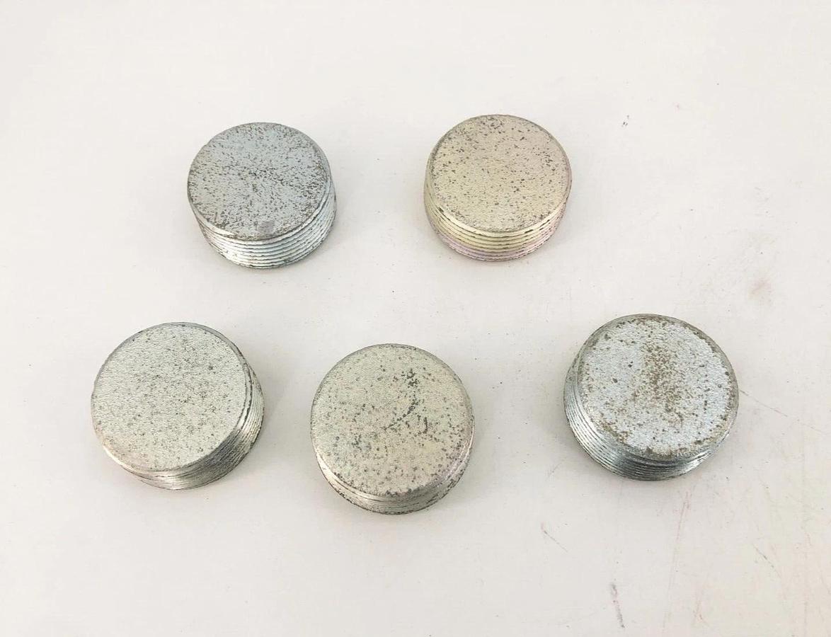 Lot of 5 New Cooper Crouse-Hinds PLG5 1-1/2" Recessed Plugs