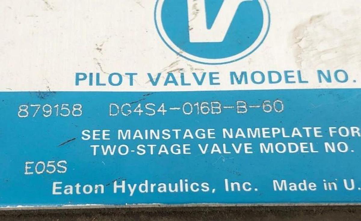 New Vickers DG4S4-016B-B-60 Directional Control Valve 110/120VAC 879158 - No Box