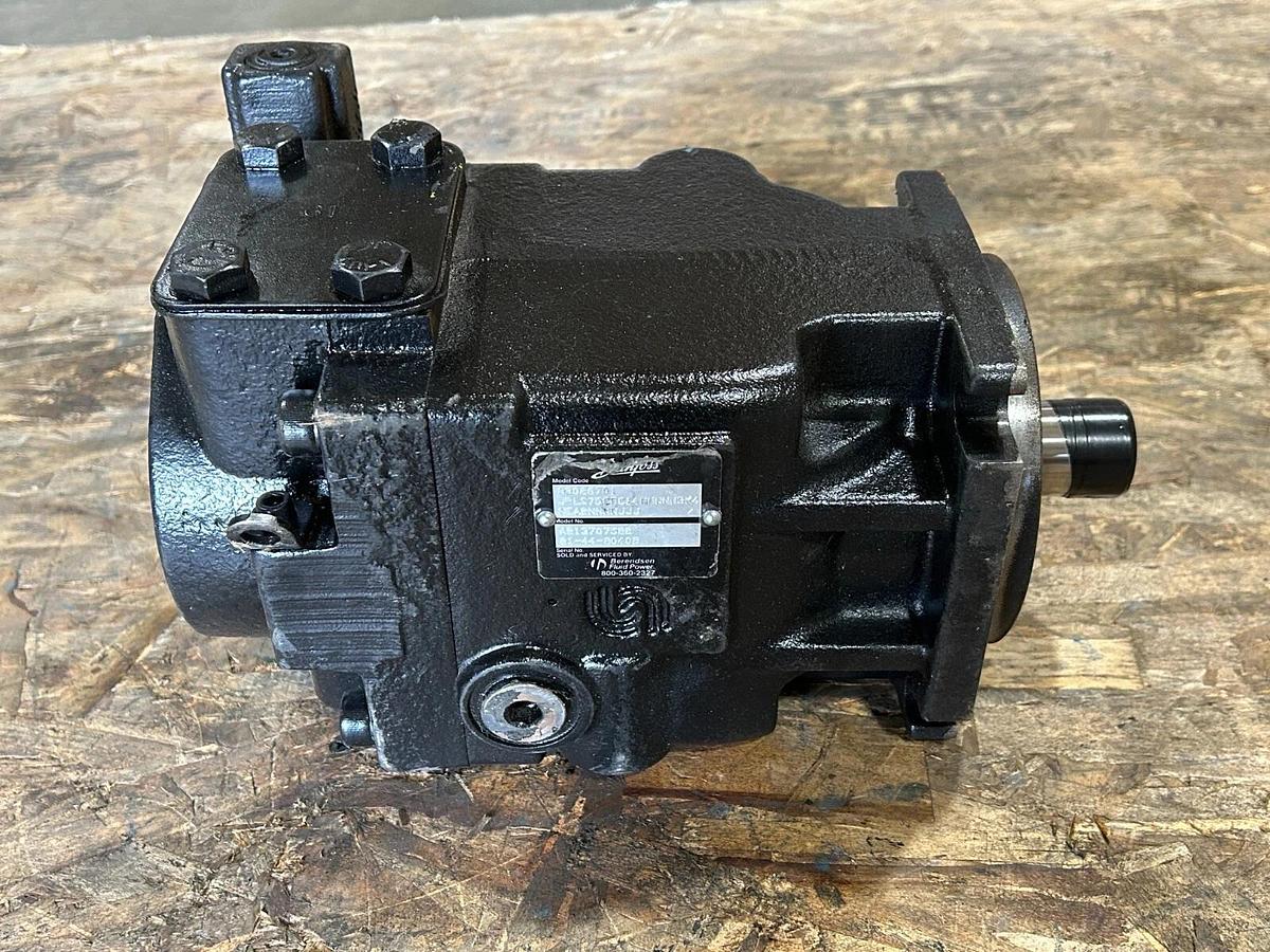 New Danfoss 83026701 JRLS75CPC14NNNNN3K4-NEA2NNNNJJJ Hydraulic Pump