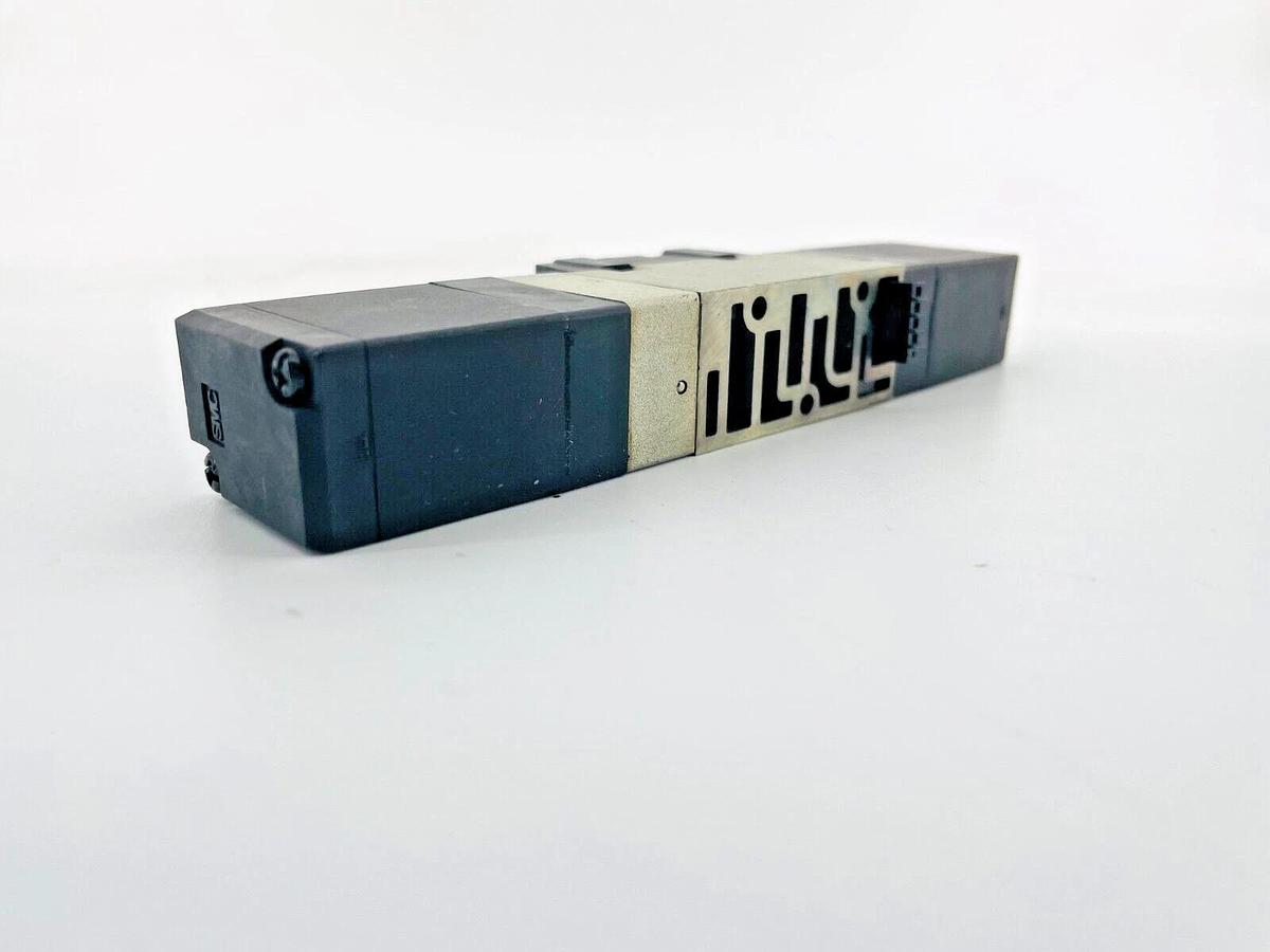 Used SMC VFS2200-5FZ Pneumatic Solenoid Valve 26V DC21-26V