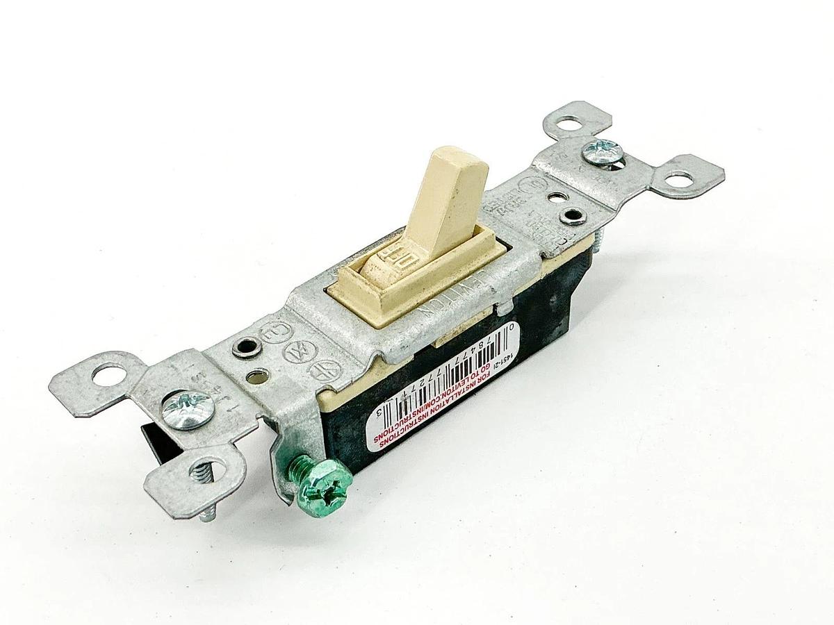 New Lot of 6 Leviton 1451-2I Toggle Switch 15A 120V Grounding - No Box