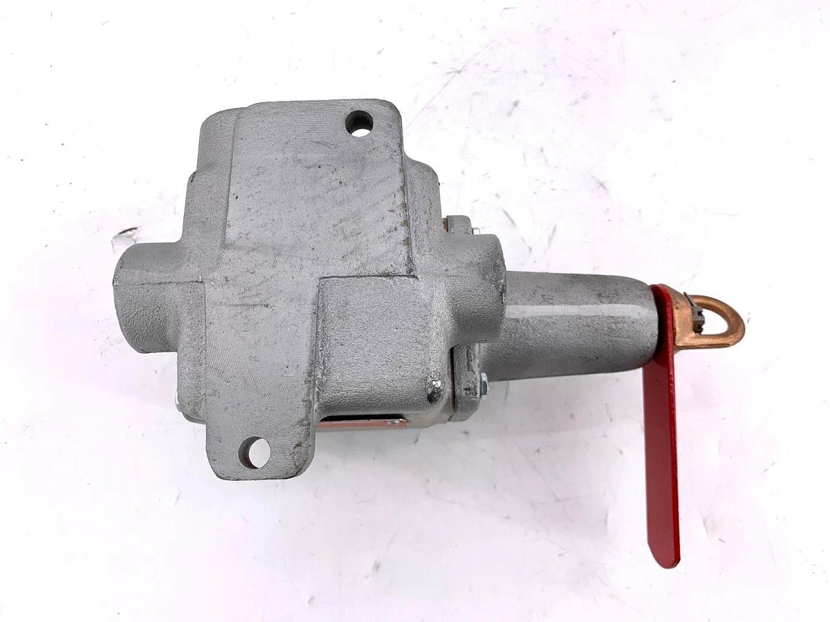 New Crouse-Hinds AFU0333 01 Conveyor Control Safety Switch Single End Right