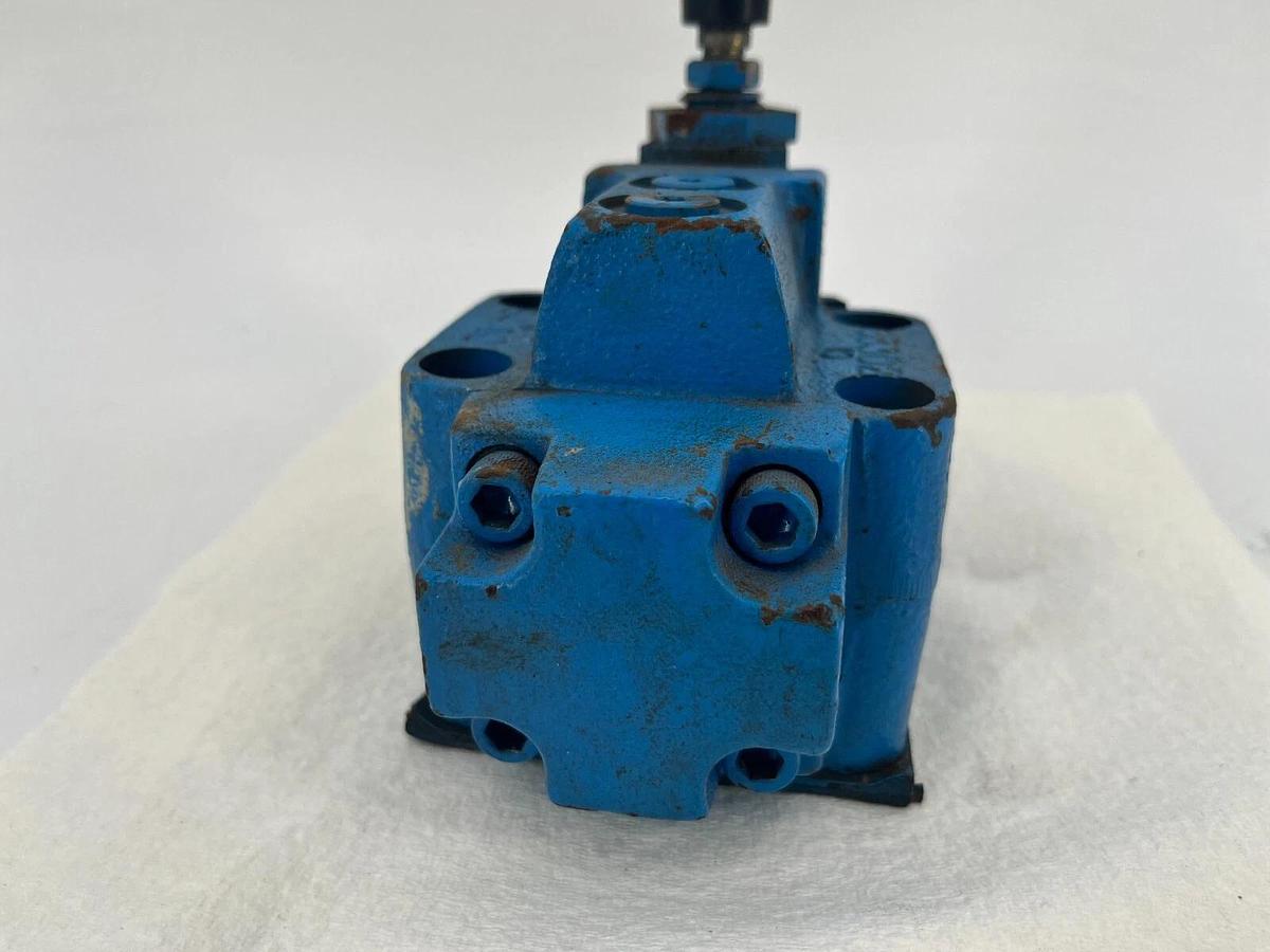 New Vickers XCG-03-3F-30 Hydraulic Reducing Valve 626081