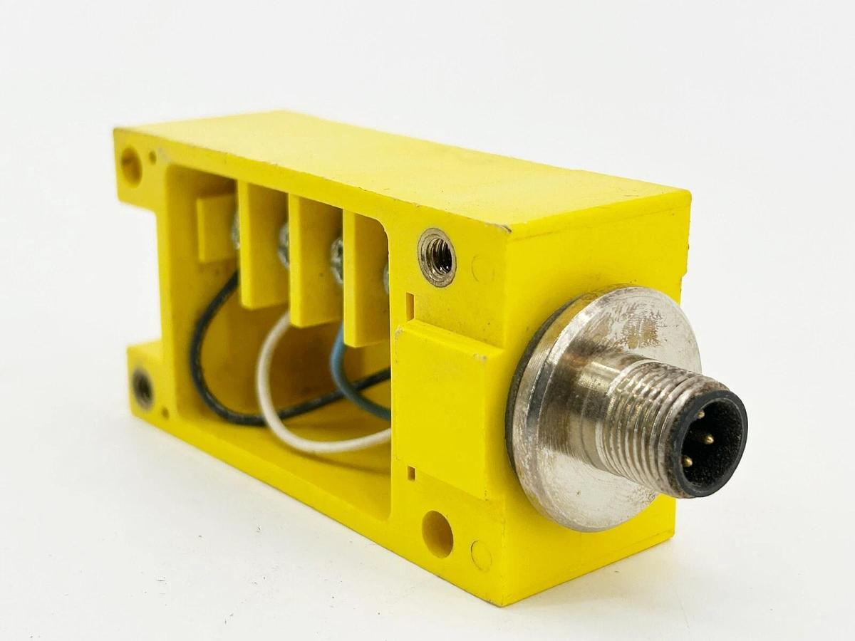 Used Banner Engineering RWB4QDTH photoelectric Wiring Block 9810A