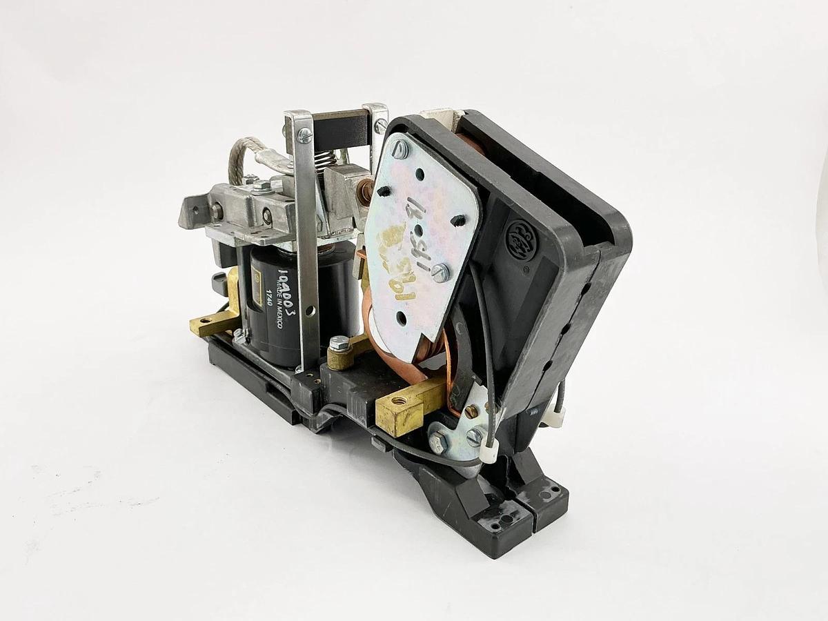 Used Hubbell EC&M HCE51018-202-5056 Line Arc DC Contactor 150A Size 4 Type 7004MFO1