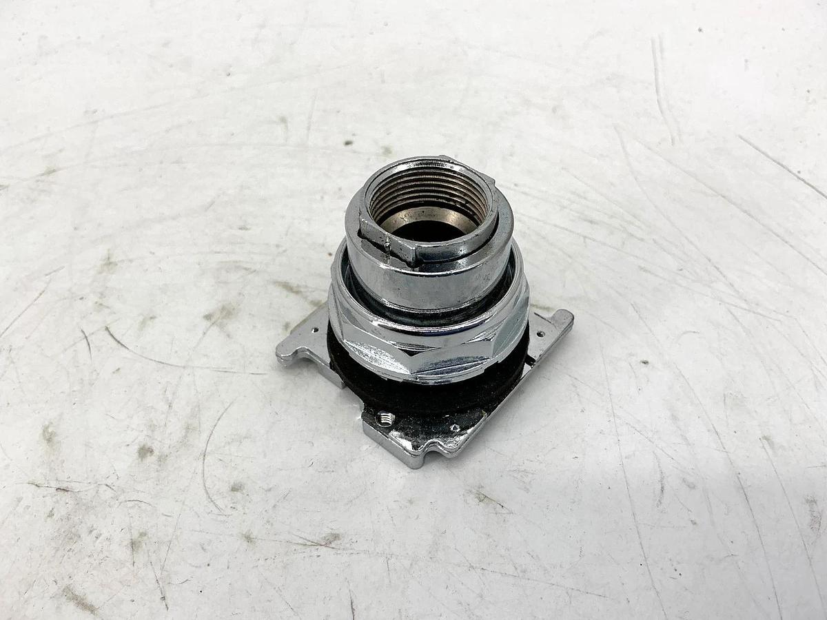 New Cutler-Hammer 10250T4 Ser A2 Push-Pull Oper. 3-Position Momentary