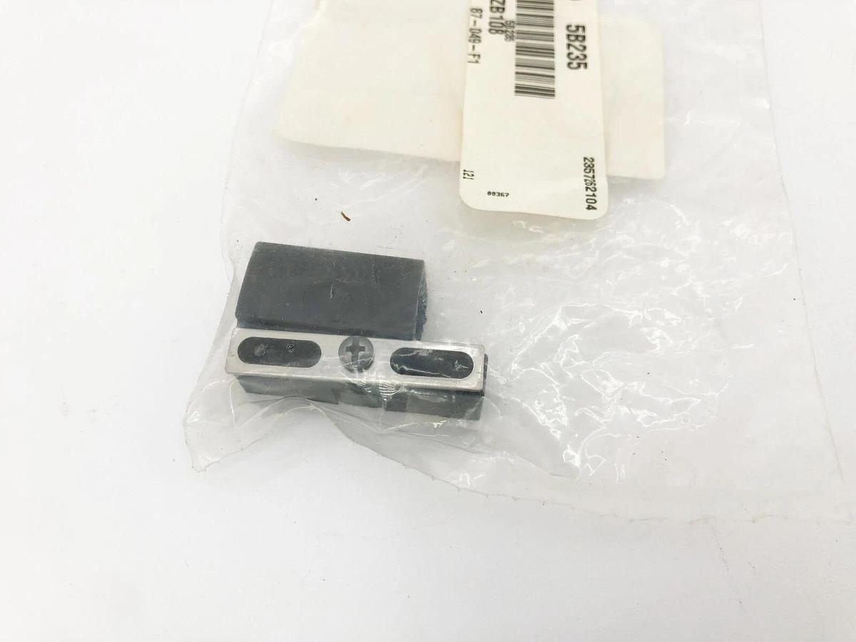 Lot of 4 New Telemecanique XSZB108 Fixing Brackets