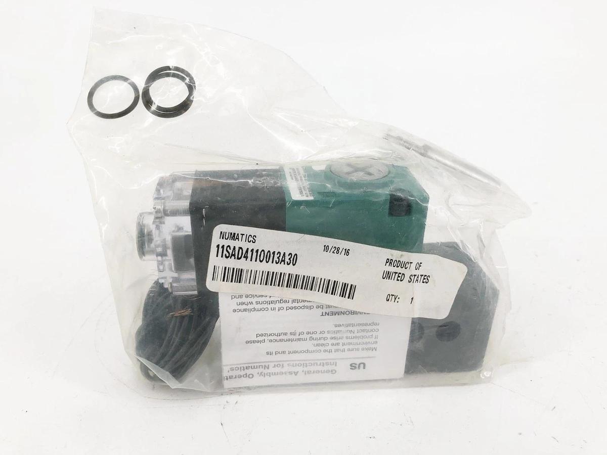 New Numatics 11SAD411O013A30 Solenoid Valve 110/120V 1/8" NPTF 150psig