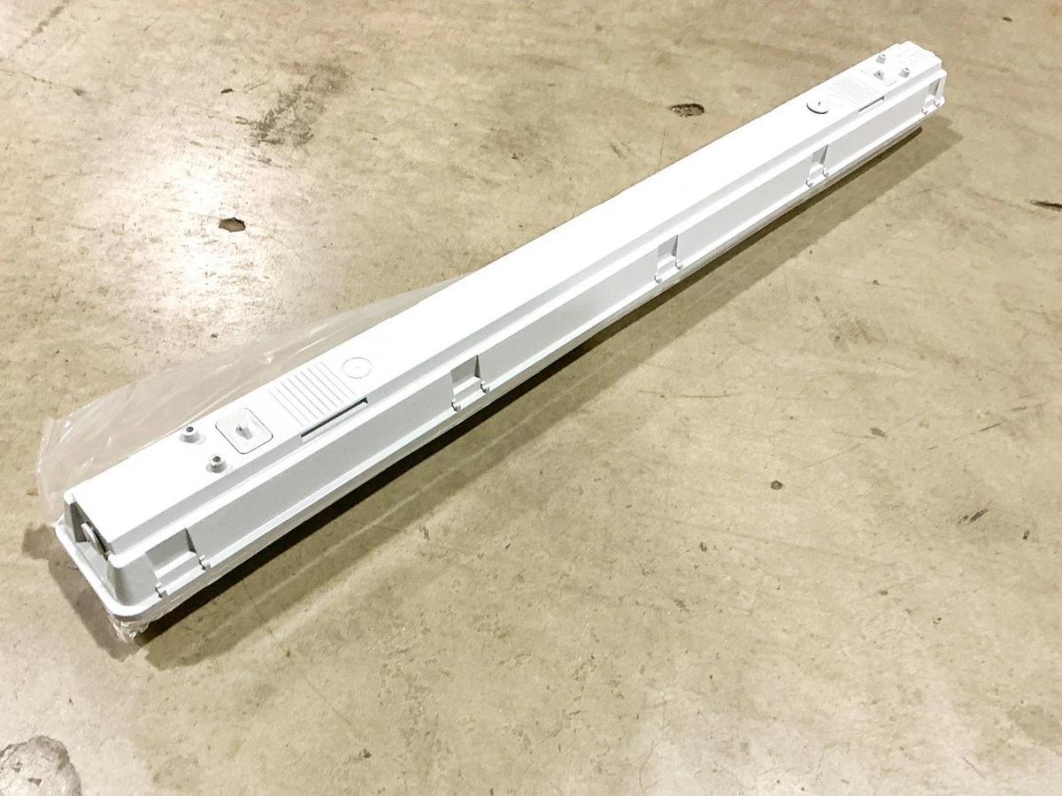 New VM5 MVT-50-40–F-X-V1 35231 Vapor Tight Lamp 40W 100-277V 45.6" 35231