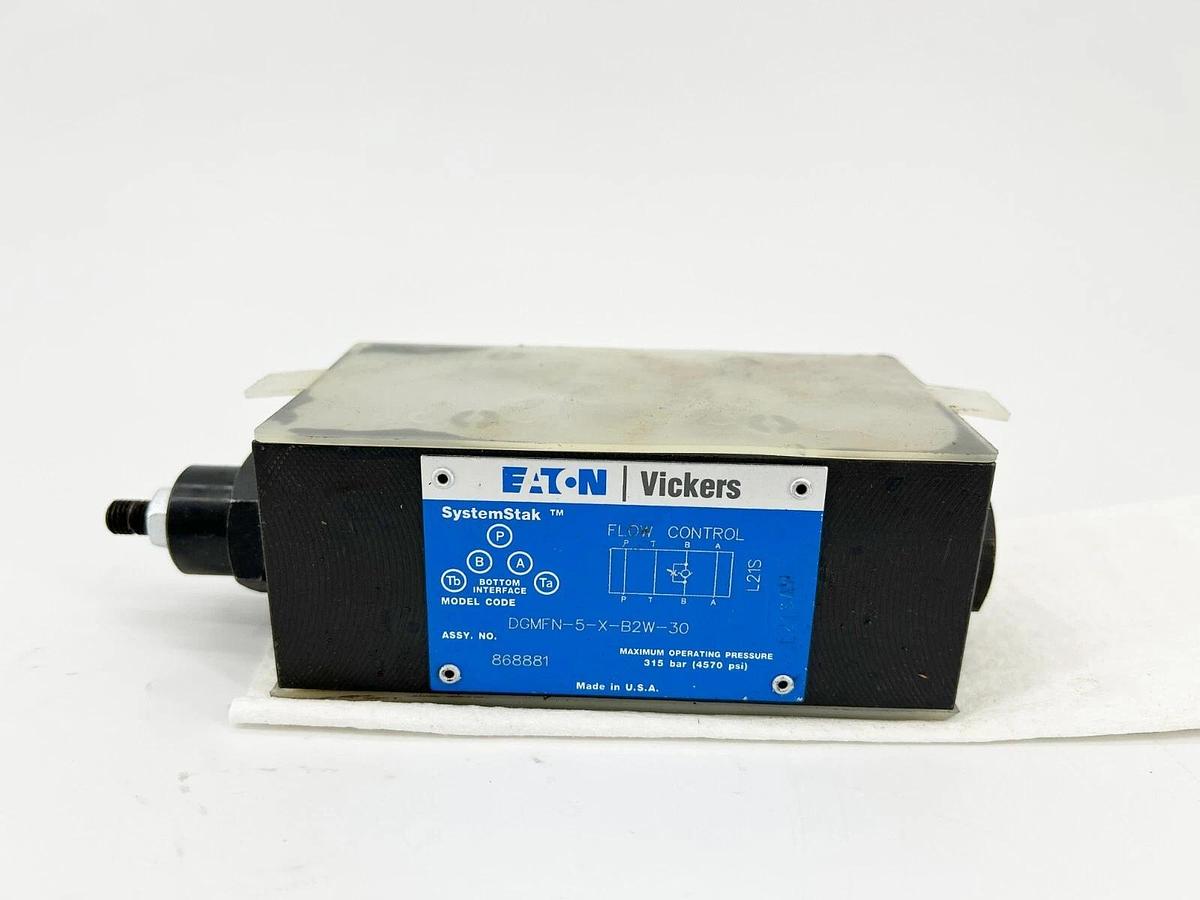 New Vickers DGMFN-5-X-B2W-30 Flow Control Valve 4570PSI 868881 - No Box