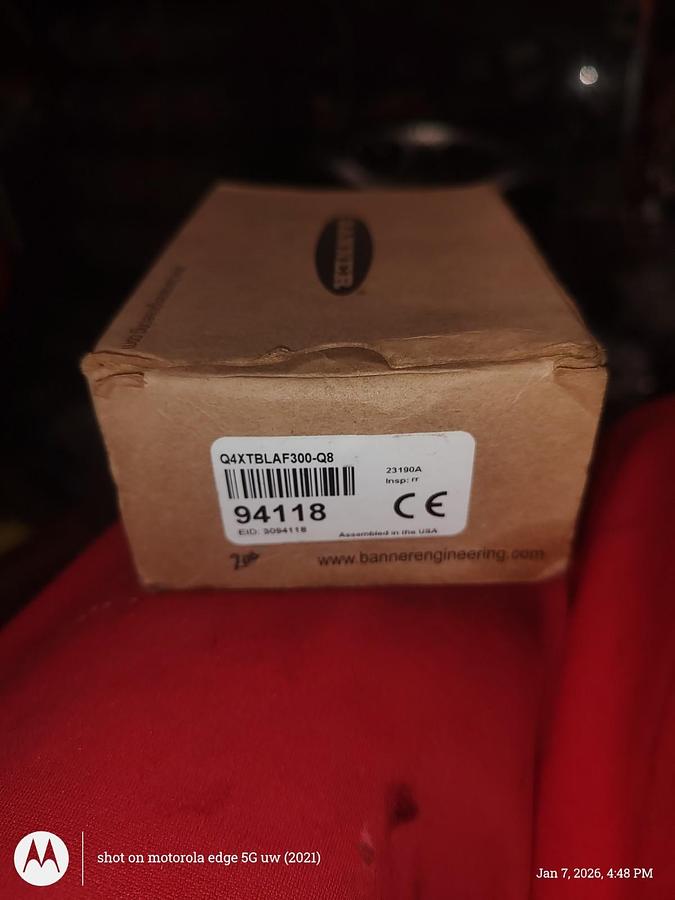 New Banner Engineering LG10A65PIQ Laser Gauging Sensor S: 75-125mm 54096 -No Box