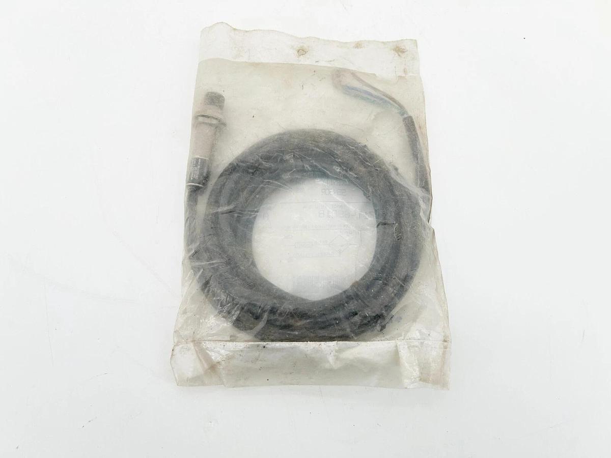 New Allen Bradley 871T-G8B18 Inductive Proximity Sensor 132VAC 8MM Sensing Dista