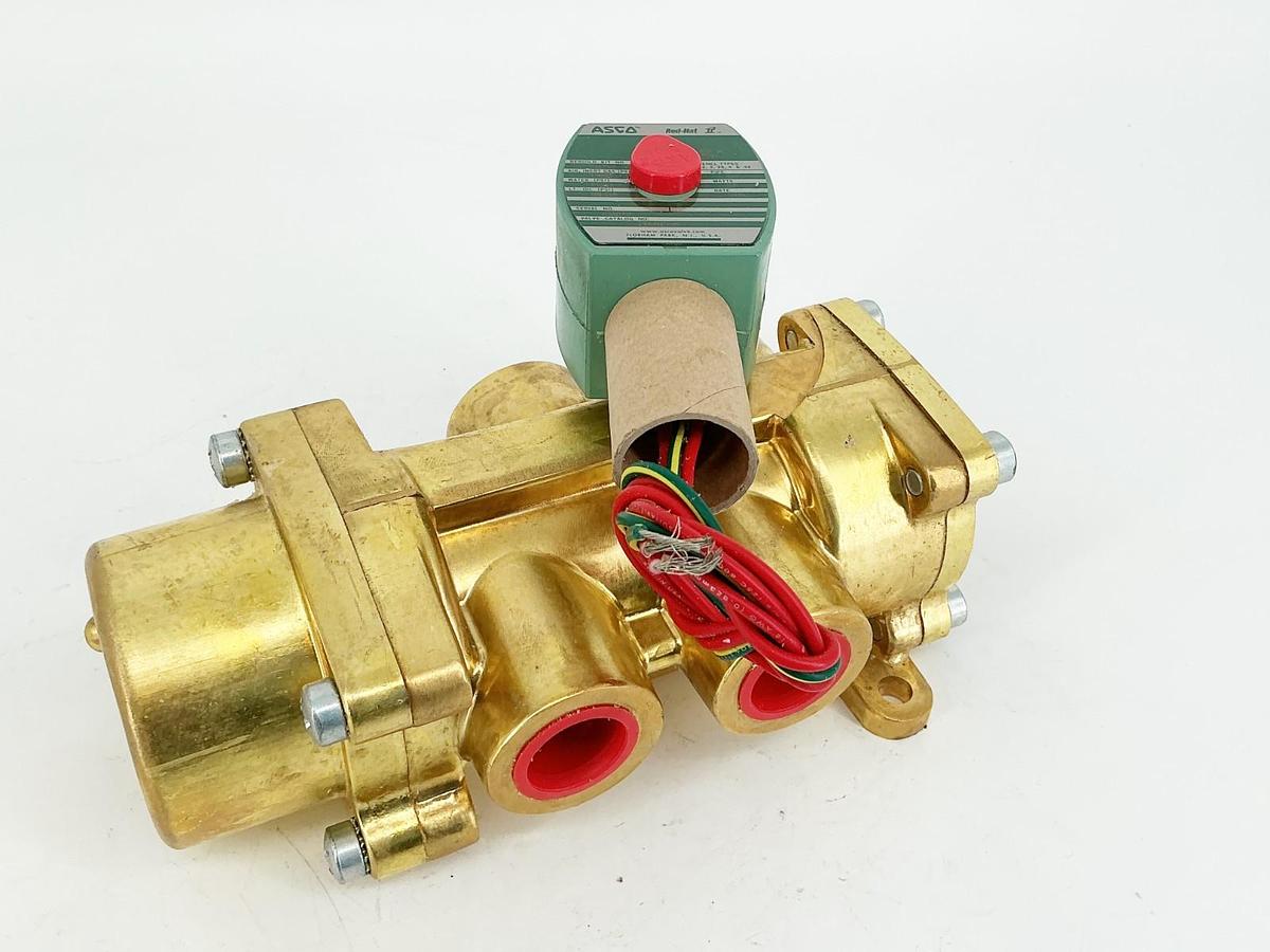 New Asco 8344G076 240VDC 4 Way Solenoid Valve 10-125PSI 11.6W 3/4"Pipe -No Box