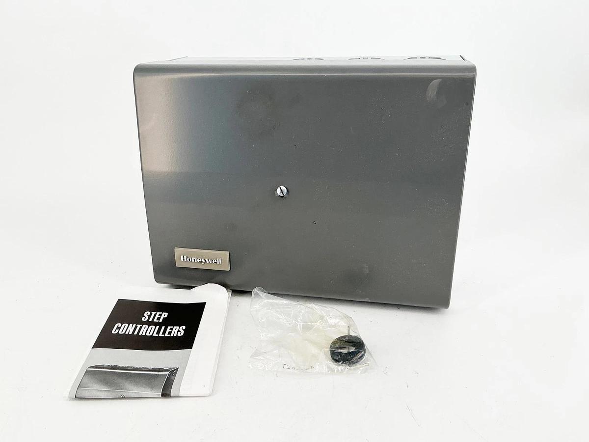 New Honeywell S984F-1070 Integral Motorized Step Controller 1-1/2 Speed 240V