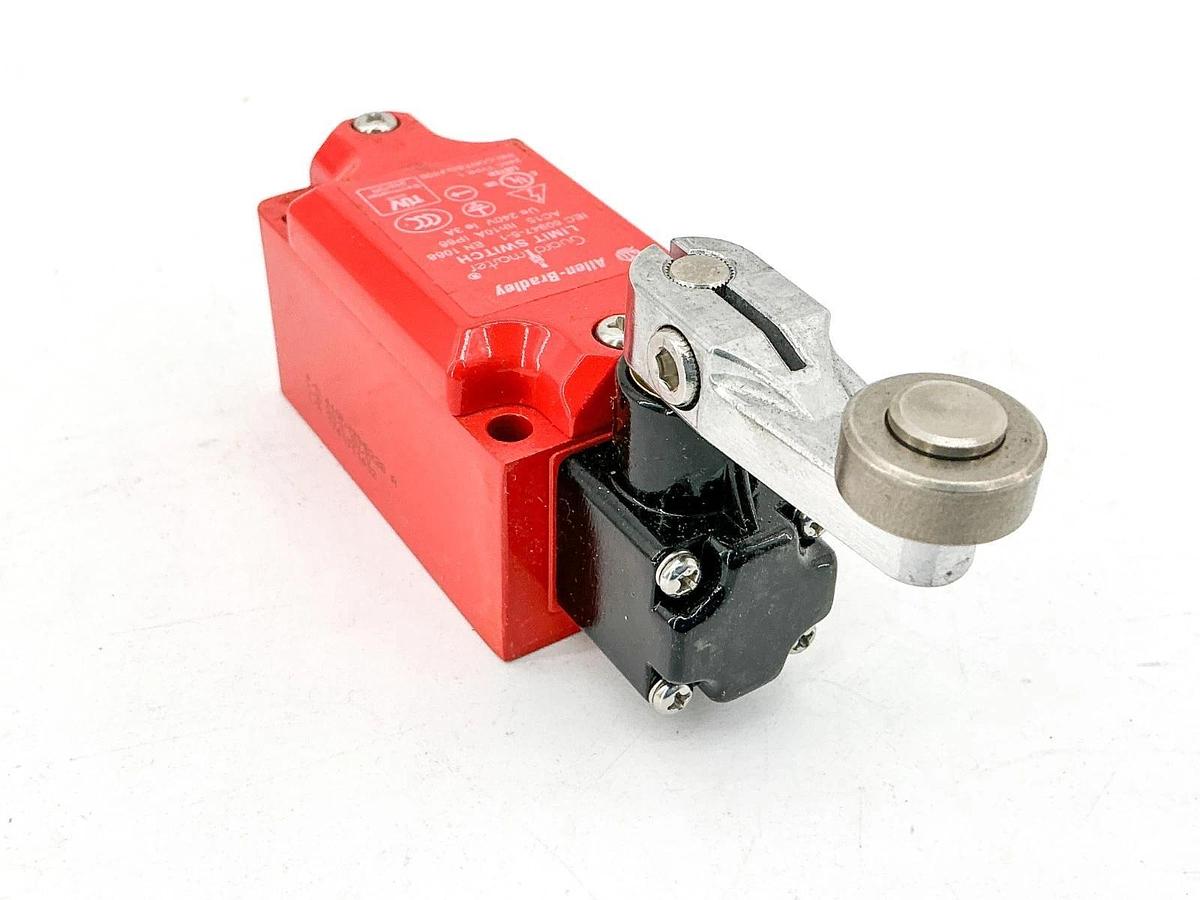 New Allen Bradley 440P-MMHB22B Guard Master Limit Switch 240V SerA