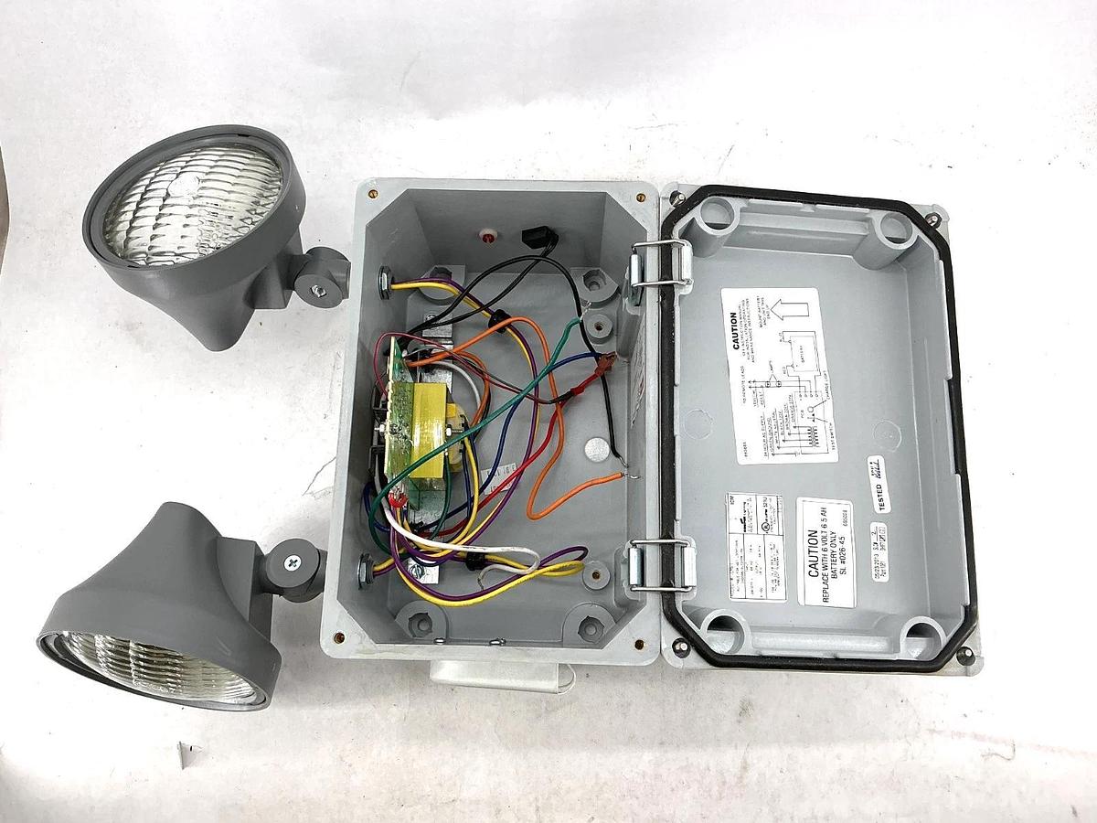 New Cooper Lighting UMB1 Sure-Lites Wet Location Emergency Light 6V 18W - No Box