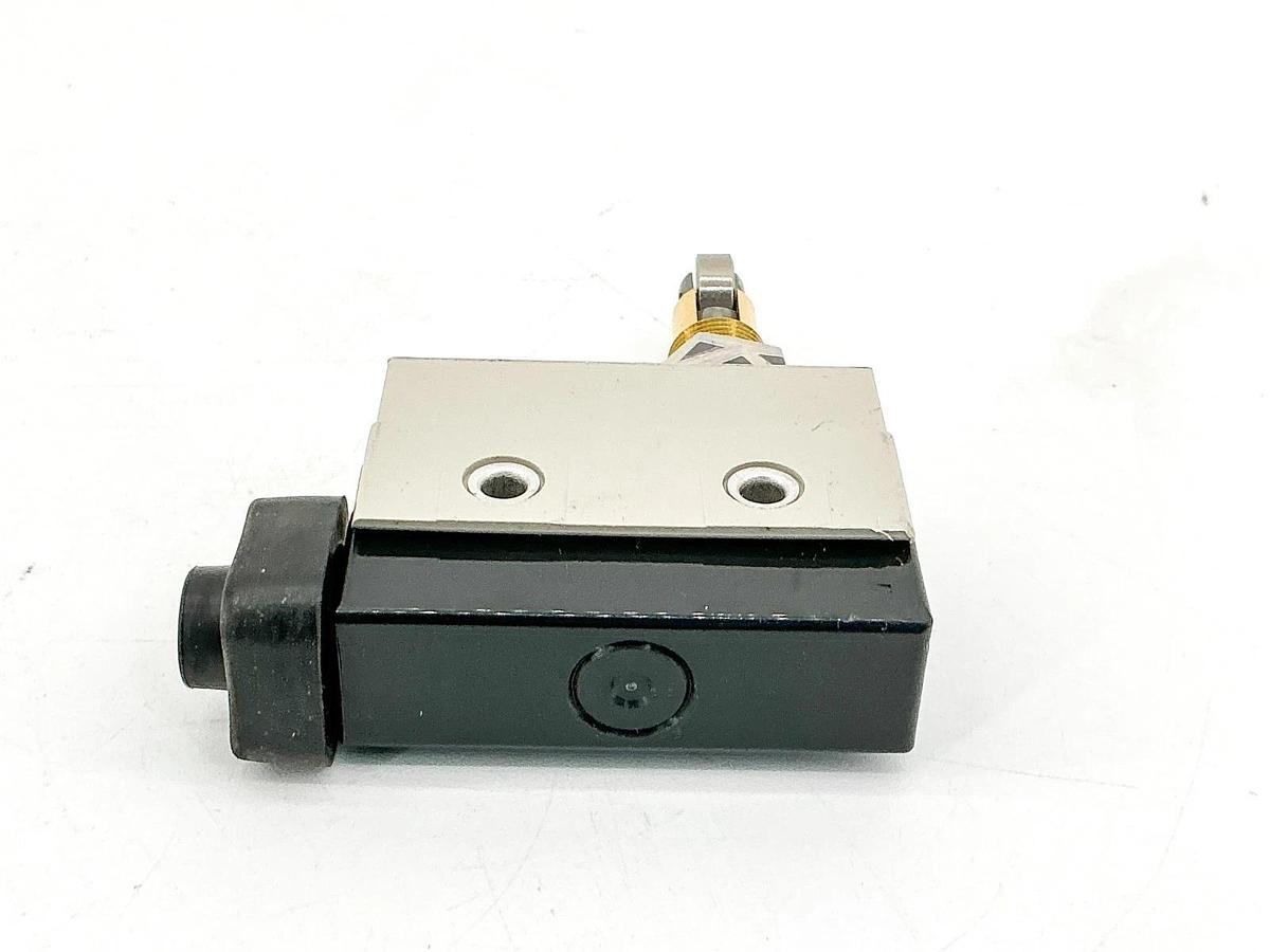 New Omron D4MC-5040 Limit Switch 250V 10A - No Box
