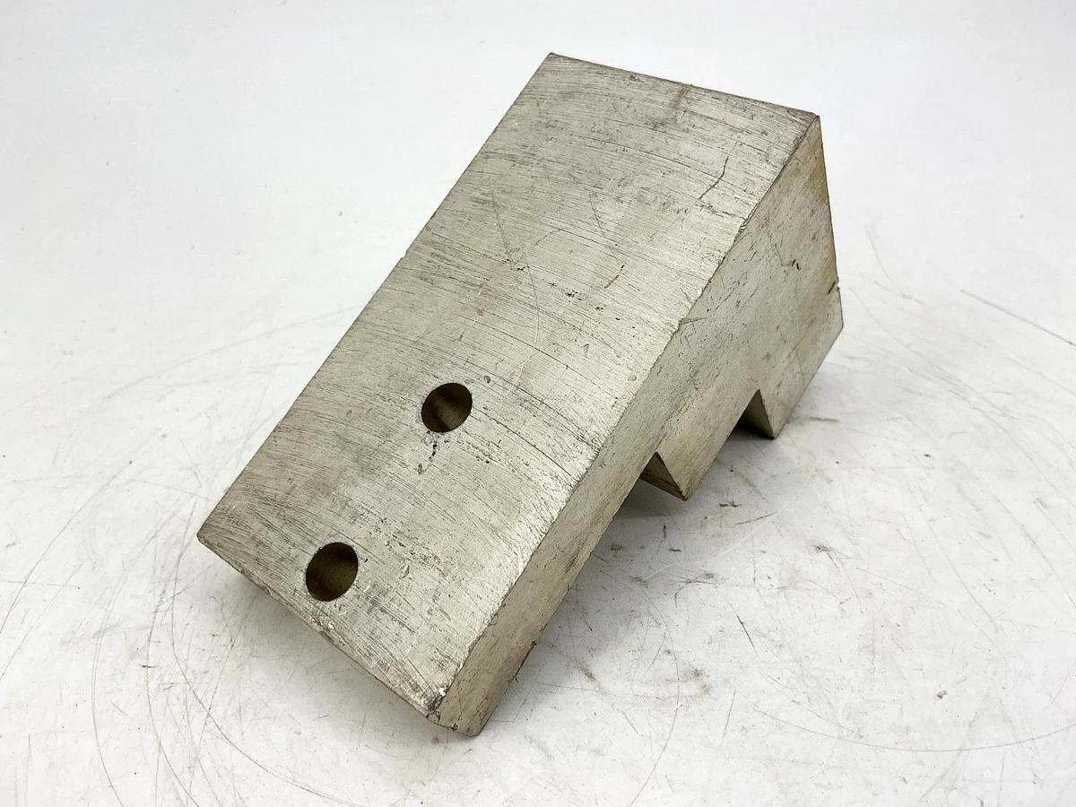 Used Ilsco PB3-600 Panelboard Lug Connector D1282 600MCM-2 AL9CU