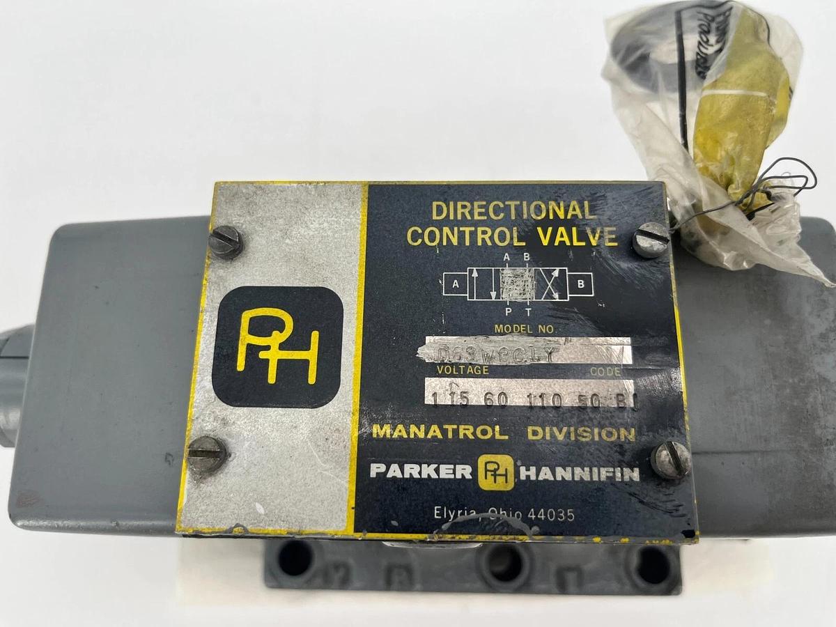 New Parker Hannifin D63W8C1Y Hydraulic Directional Control Valve 110V