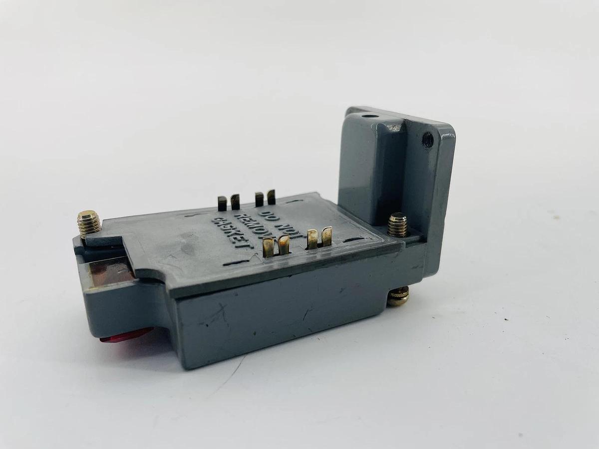 New Cutler Hammer E50SAN Limit Switch Body 10A 120VAC 1P