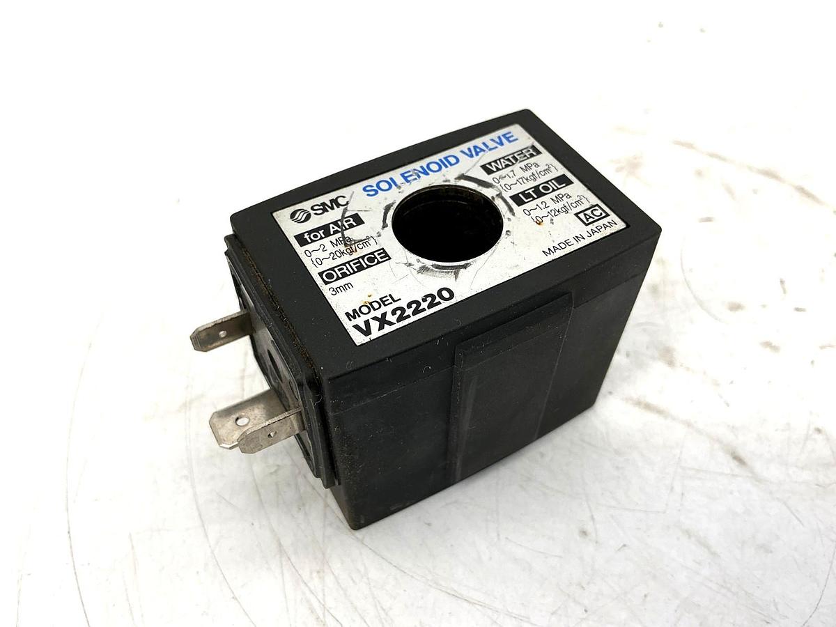 Used SMC VX2220 Solenoid Valve Plug-In 3-Pin Air-0~2MPa Water-0~1.7MPa LTOil-0~1.2MPa