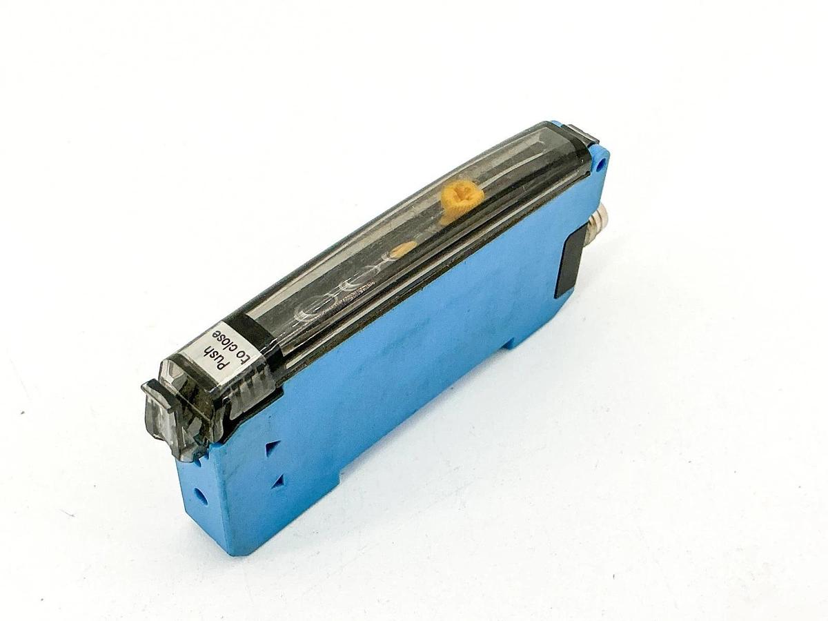 New Sick WLL170-2P330 Photoelectric Sensor 10-30VDC 6029513 - No Box