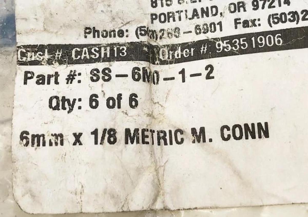 Bag of 5 New Swagelok SS-6M0-1-2 Stainless Steel Connectors 6mm OD x 1/8"